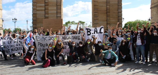 300 lycéens pour une « marée noire » à Bordeaux contre les épreuves du bac