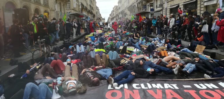 A la « Marche d’après » à Bordeaux, un millier de manifestants atterrés par la loi climat