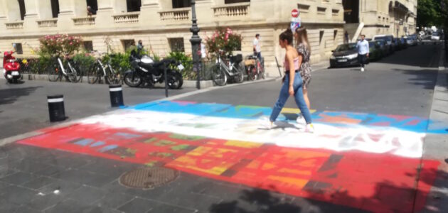 Le passage piéton arc-en-ciel à Bordeaux vandalisé et repeint en bleu-blanc-rouge
