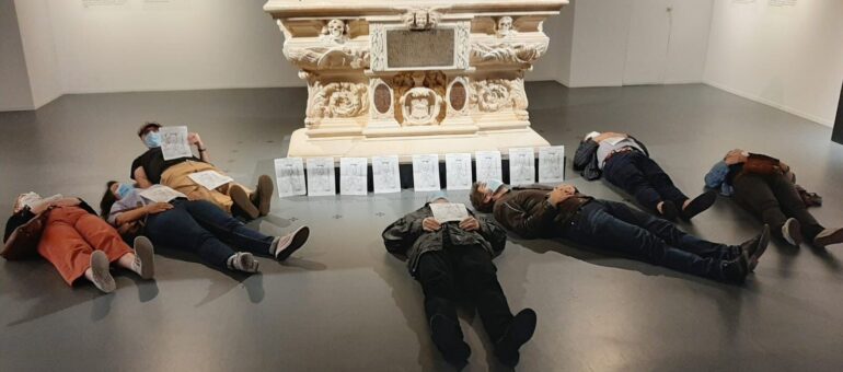 Grand oral : à Bordeaux, des profs de philo pleurent la mort des Humanités sur la tombe de Montaigne