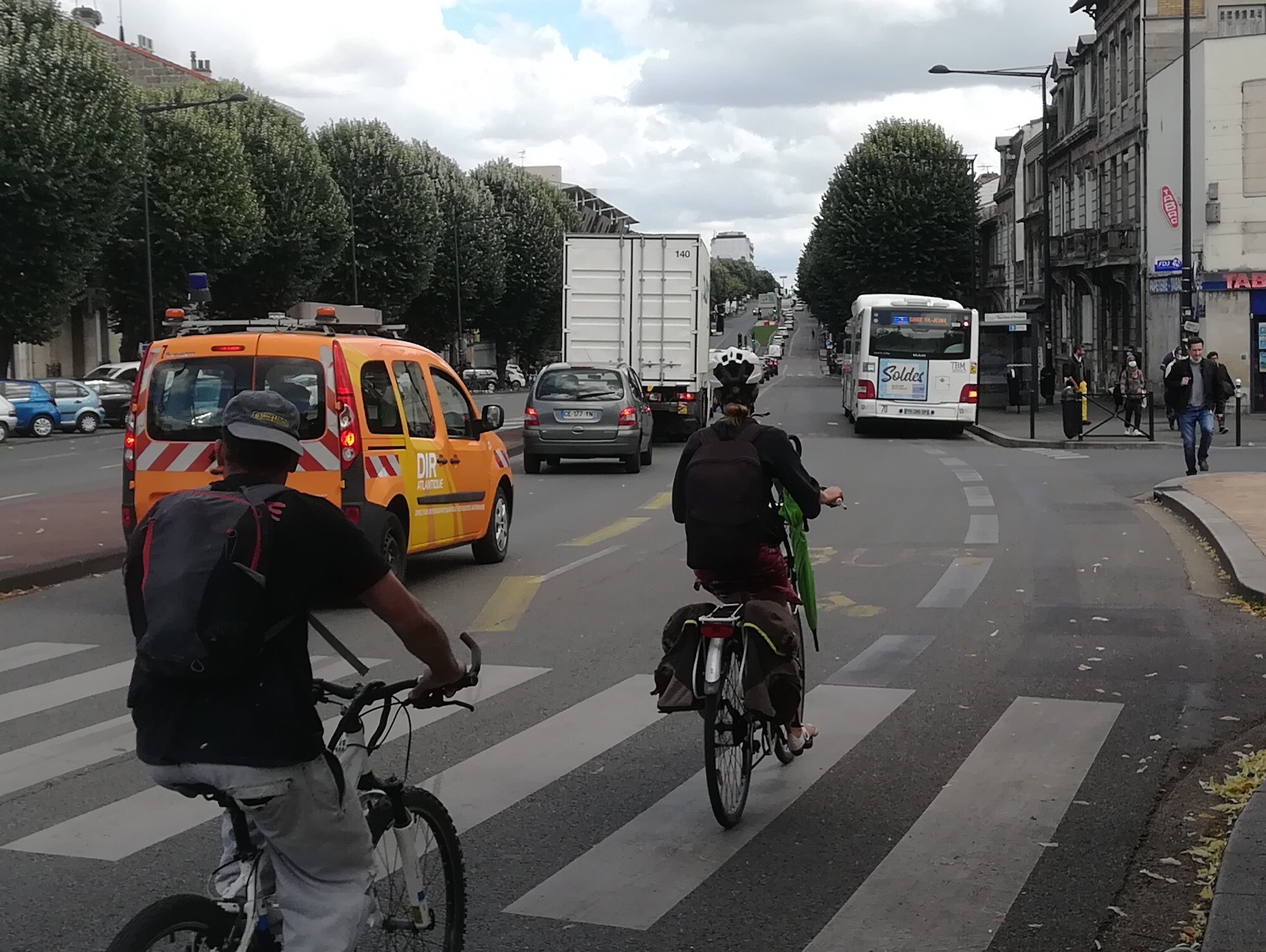 Voiture, bus ou vélo : qui est le plus rapide sur les boulevards de Bordeaux ?