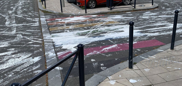 Nouvelle dégradation du passage piéton arc-en-ciel à Saint-Genès