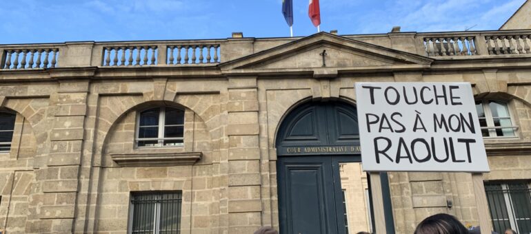 Didier Raoult devant l’Ordre des médecins à Bordeaux, un « procès politique » selon son avocat