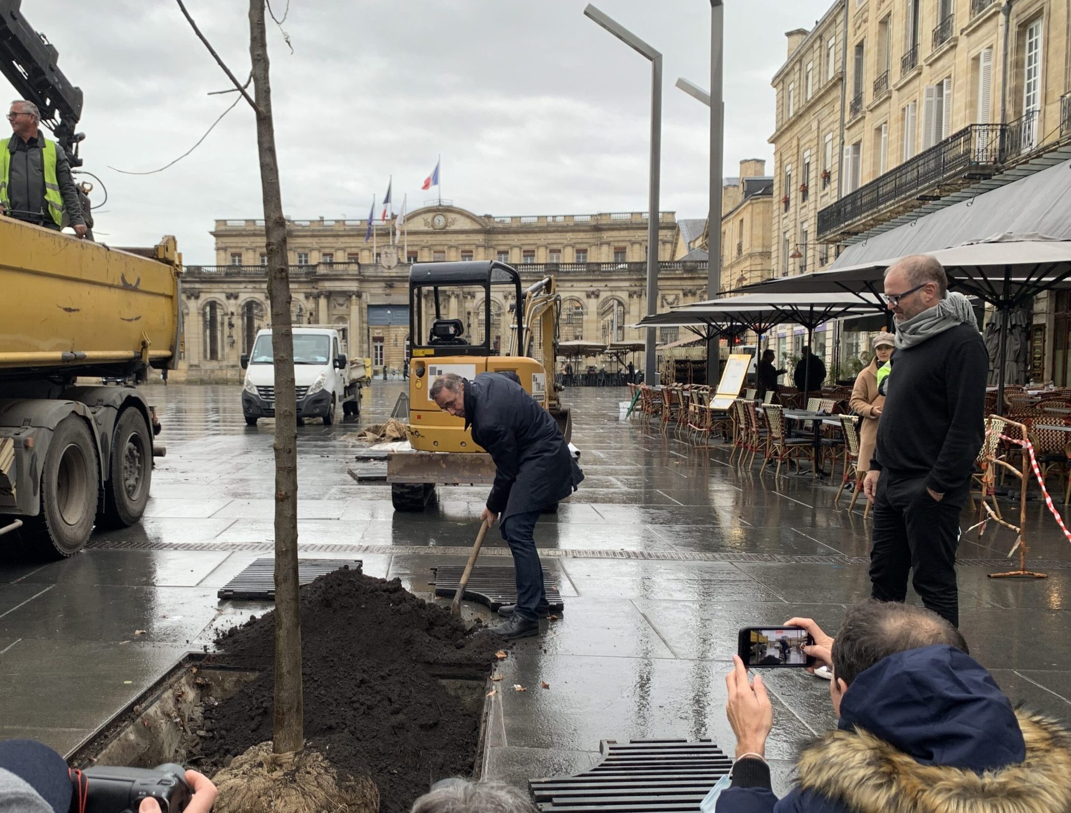 Bordeaux sème à tout vent et signe une « Déclaration des droits de l’arbre »