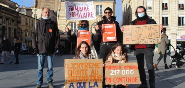 Primaire Populaire : rassemblés devant la mairie de Bordeaux, les militants ne lâchent pas l’affaire