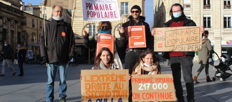 Primaire Populaire : rassemblés devant la mairie de Bordeaux, les militants ne lâchent pas l’affaire