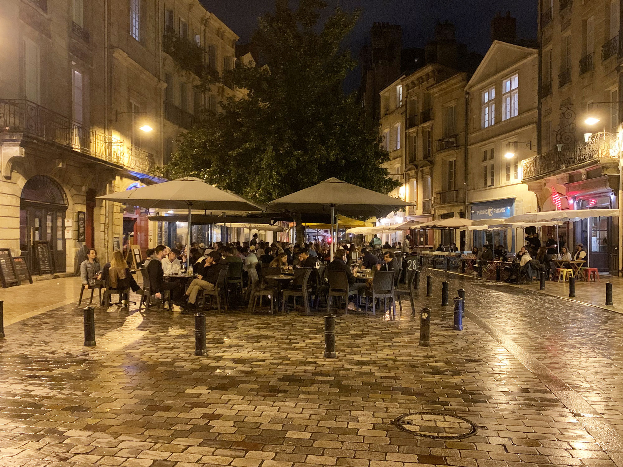 Sur les terrasses de Bordeaux, « les clients boivent et les riverains trinquent »