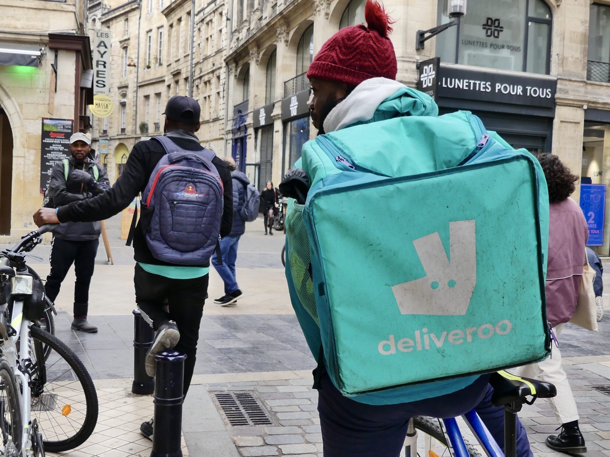 Le cycle infernal des livreurs à vélo sans-papiers à Bordeaux