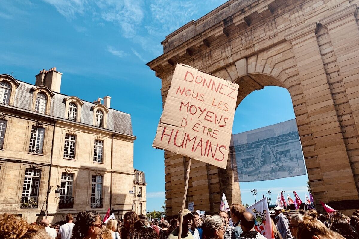 Les « Oubliés du Ségur » à nouveau dans la rue à Bordeaux