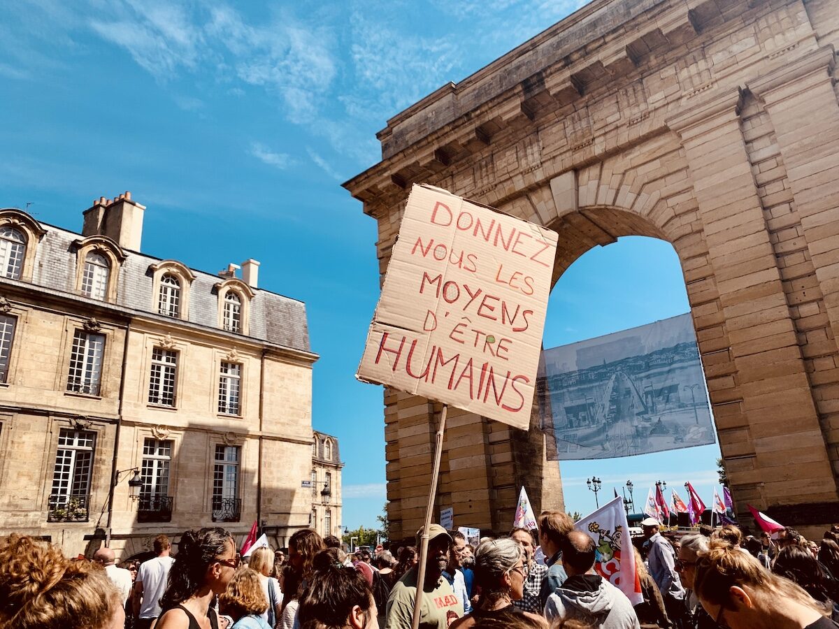 Les « Oubliés du Ségur » à nouveau dans la rue à Bordeaux