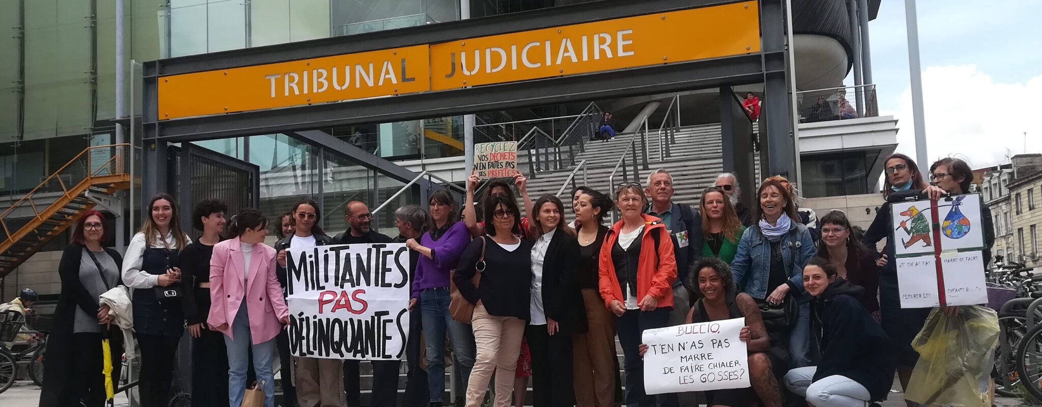 Le collage « Buccio = terroriste » n’était pas un outrage