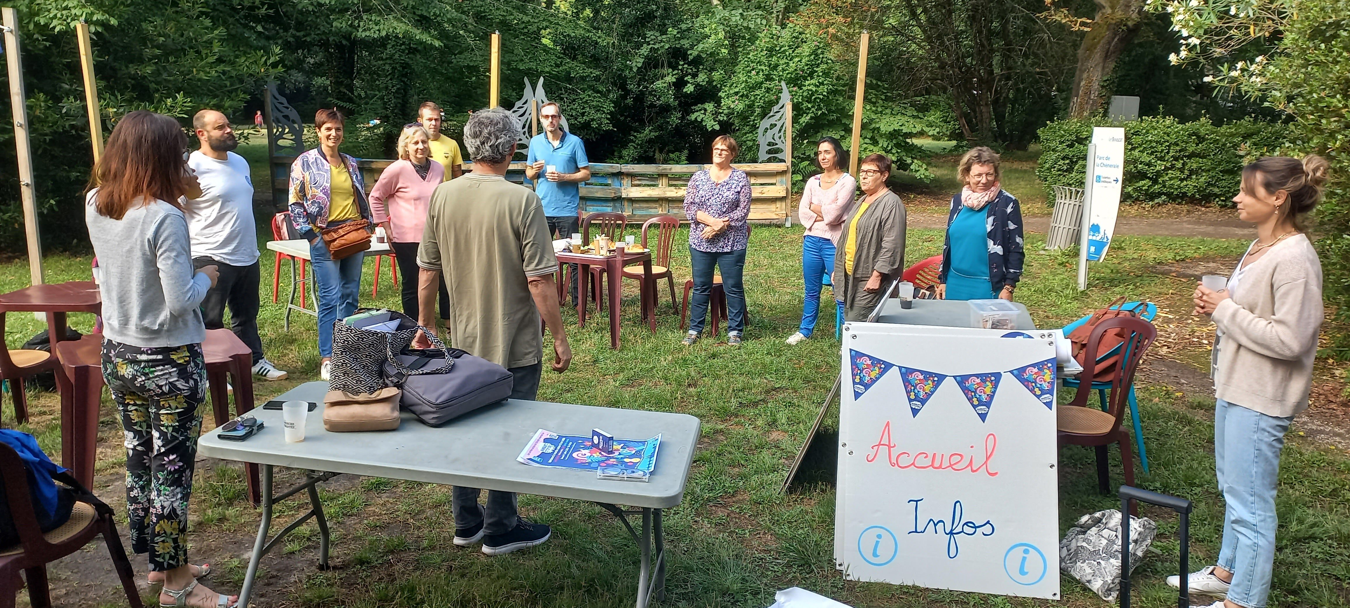 Sur les quais de Bordeaux, un grand banquet citoyen pour faire vivre le débat public