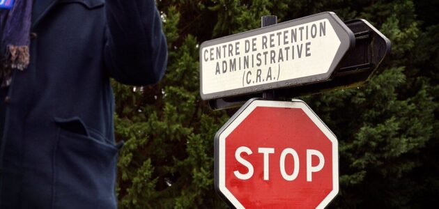 Le projet de centre de rétention administrative débarque à Mérignac mais indigne toujours