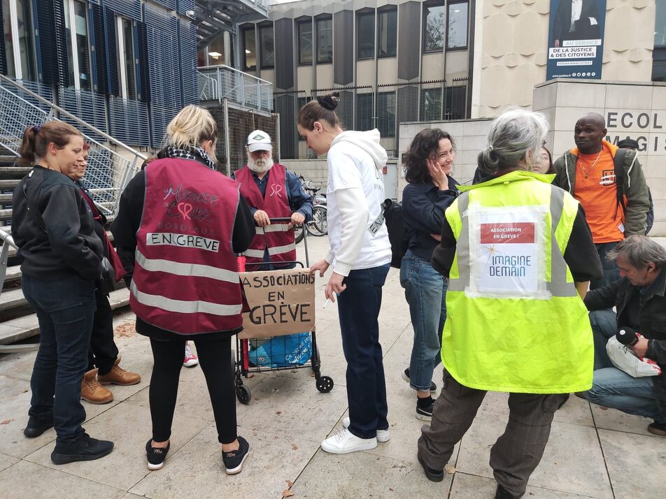 Les associations de maraude « à bout » poursuivent leur grève à Bordeaux