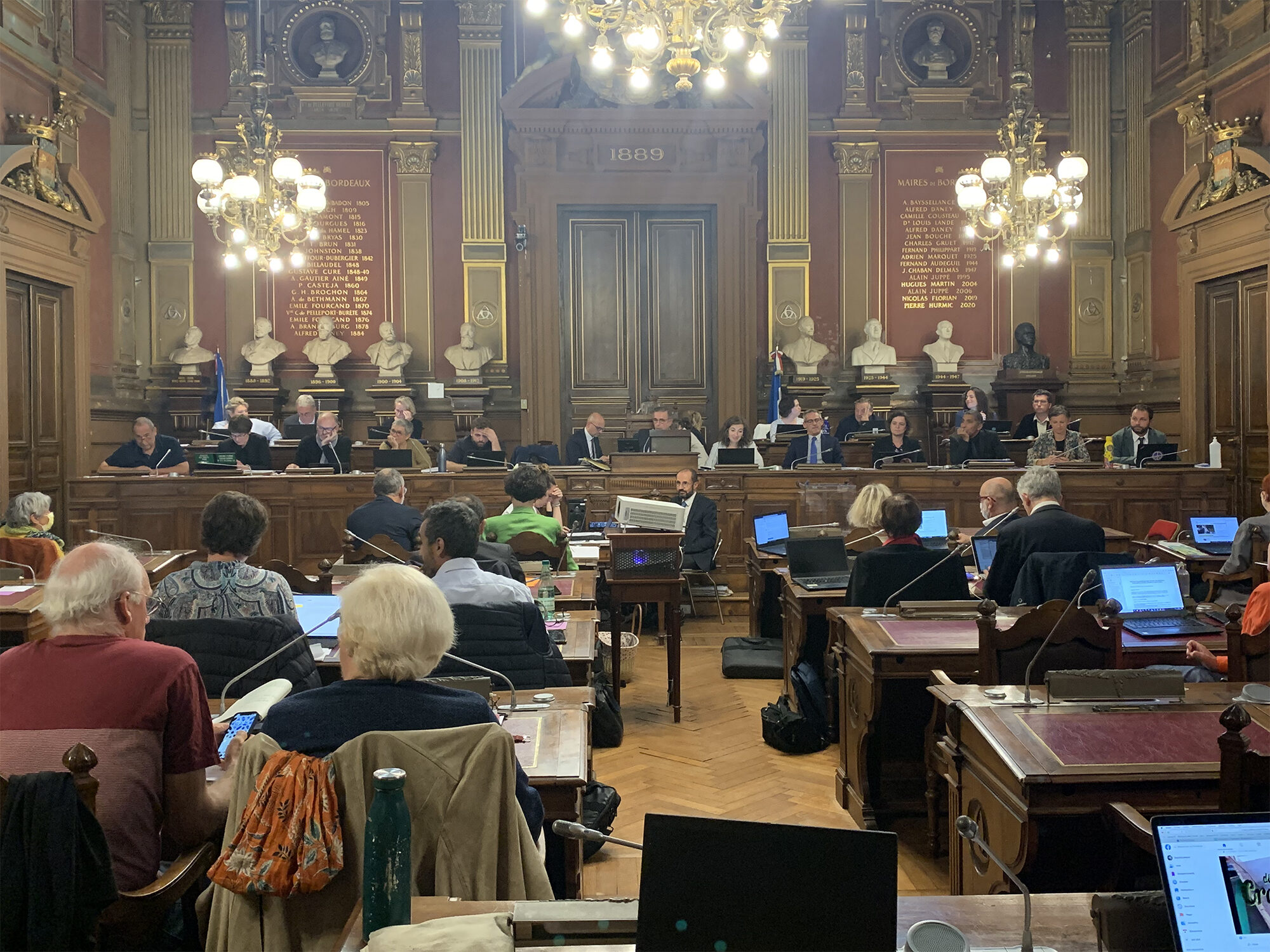 Remaniement à la mairie de Bordeaux : « ajustements » pour la majorité, « pagaille » pour l’opposition