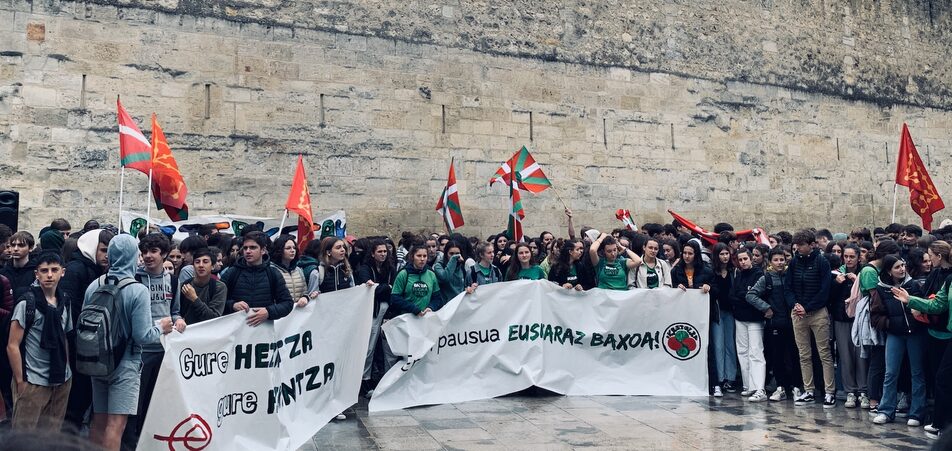 Un millier de personnes défendent à Bordeaux le passage des examens en langue basque