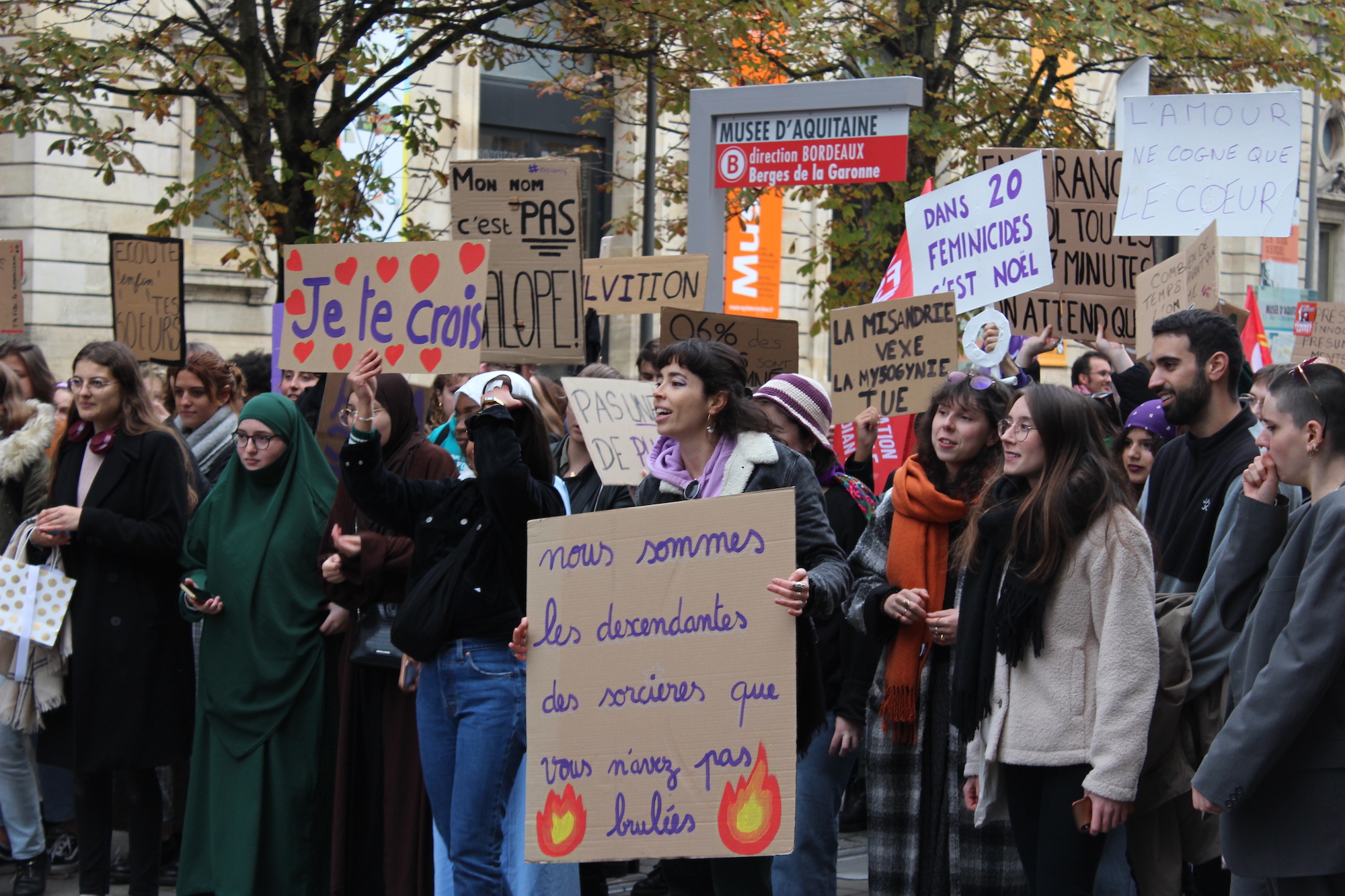 1 500 personnes manifestent à Bordeaux pour dire stop aux violences faites aux femmes