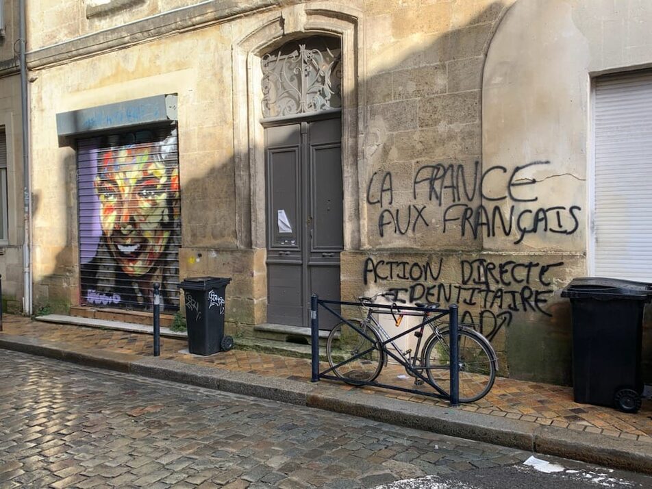 De nouveaux tags racistes à Bordeaux, « des faits récurrents » et « une escalade inquiétante »