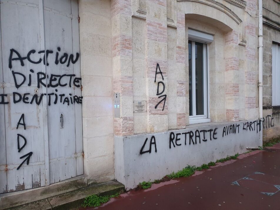 Des tags d’extrême droite sur une permanence parlementaire et une association d’aide aux immigrés à Pessac