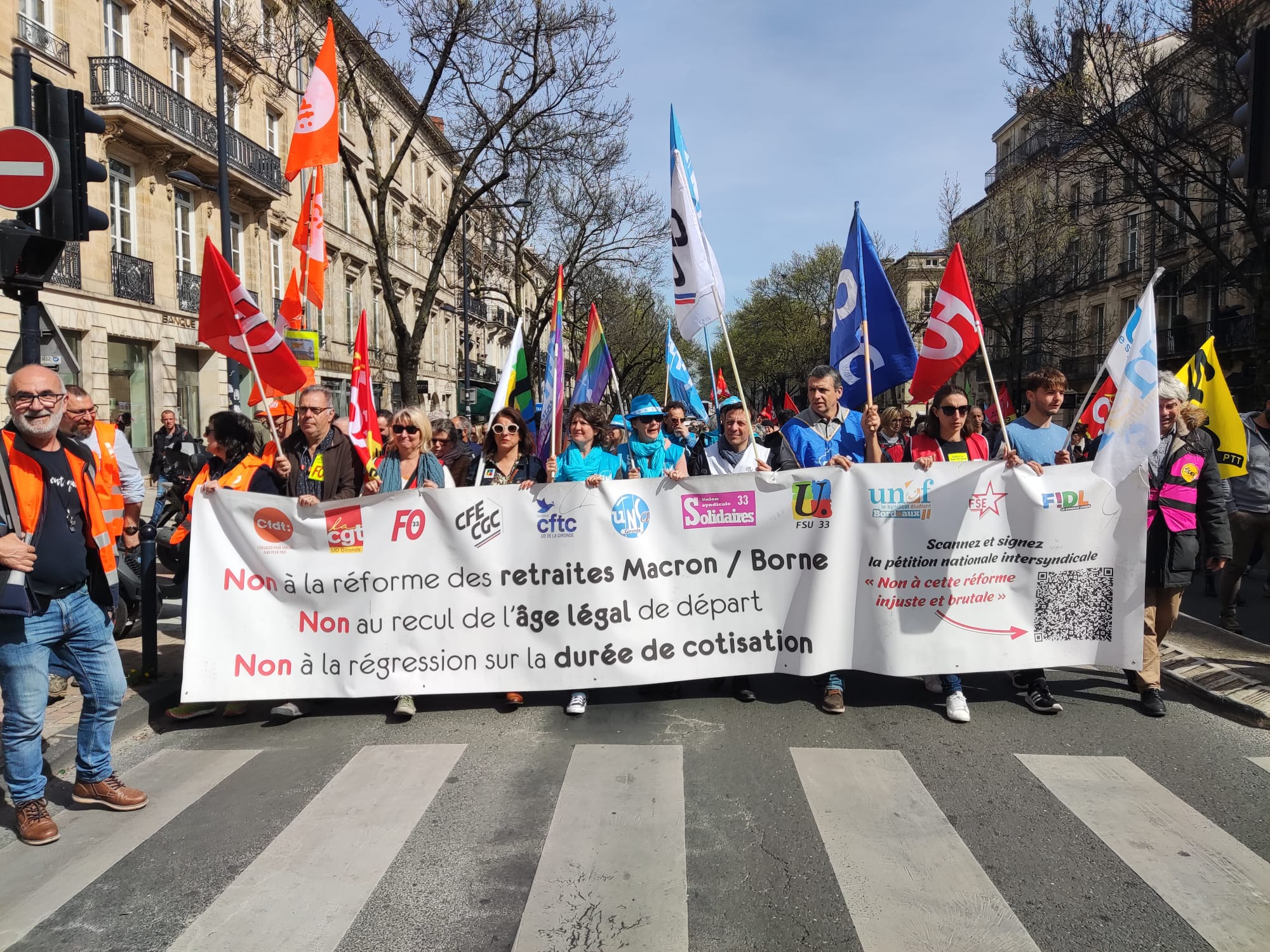 Forte mobilisation à Bordeaux pour le 10e acte, incidents et tensions en fin de journée