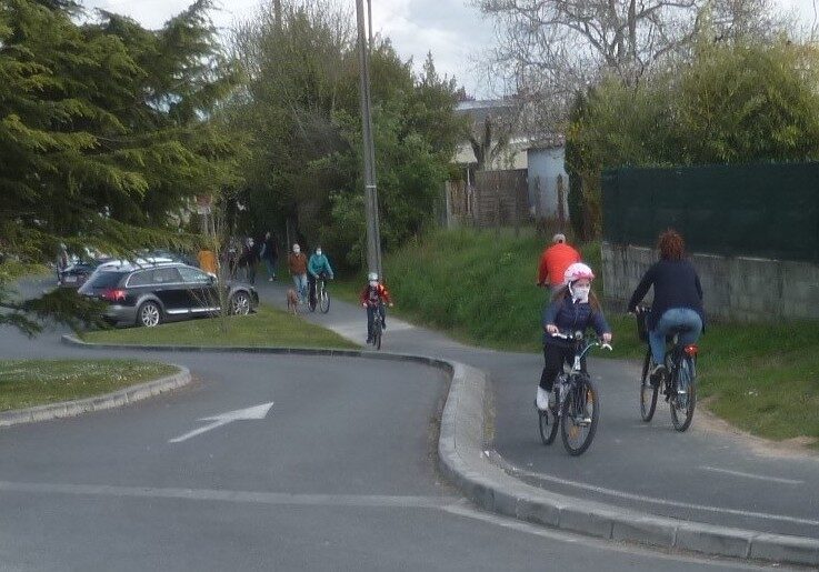 Le vélo taille sa route dans le périurbain et les campagnes de Gironde