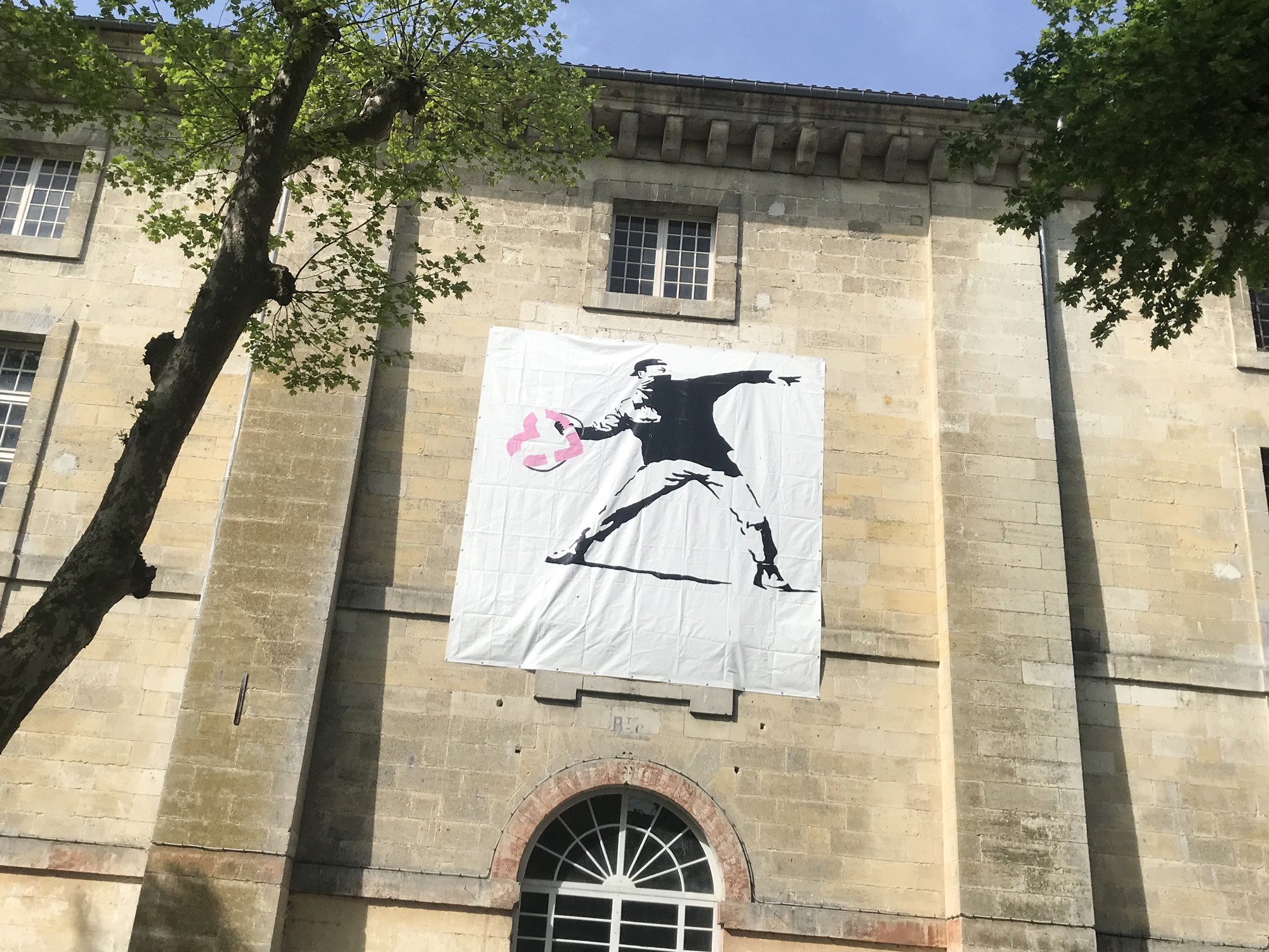 L’expo Banksy bat son record de dons à Libourne, 20000 € pour SOS Méditerranée