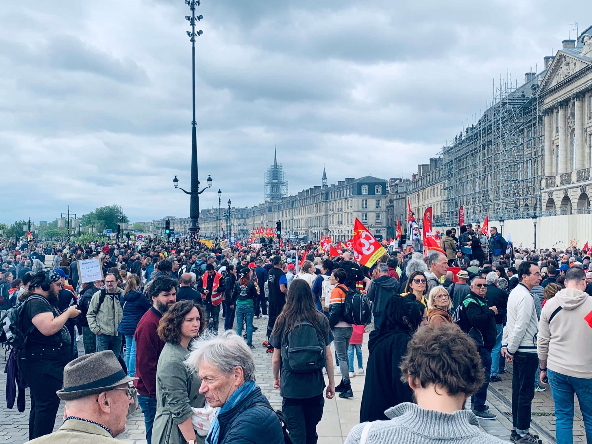 Forte mobilisation pour le 1er-Mai à Bordeaux : 130000 manifestants selon les organisateurs, 12000 pour la Préfecture