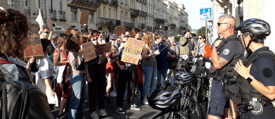 « L’aigle noir, c’est Gérard » : à Bordeaux, mobilisation féministe contre le concert de Depardieu
