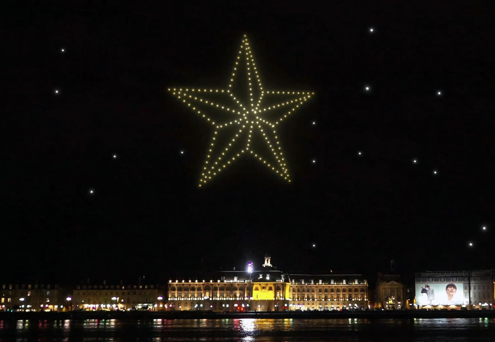 Un spectacle aérien avec 400 drones lumineux pour Bordeaux fête le Vin 2023