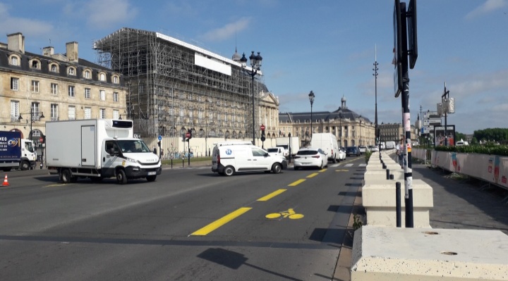 « Anne Hidalgo a emménagé à Bordeaux ? » : discorde sur les quais depuis la création de voies vélos temporaires