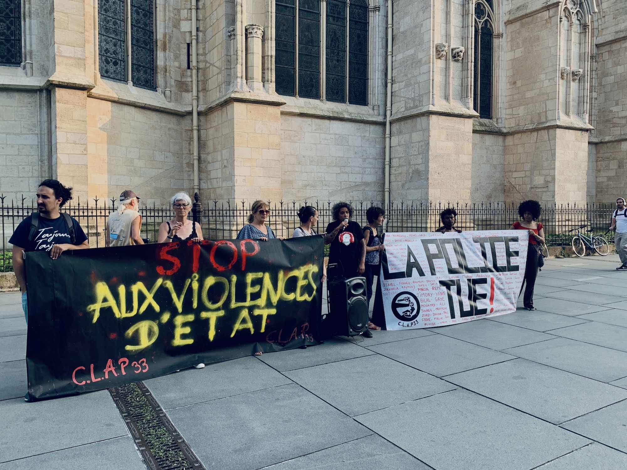 À Bordeaux, des manifestants rendent hommage à Nahel et à « tous les autres que la police tue »