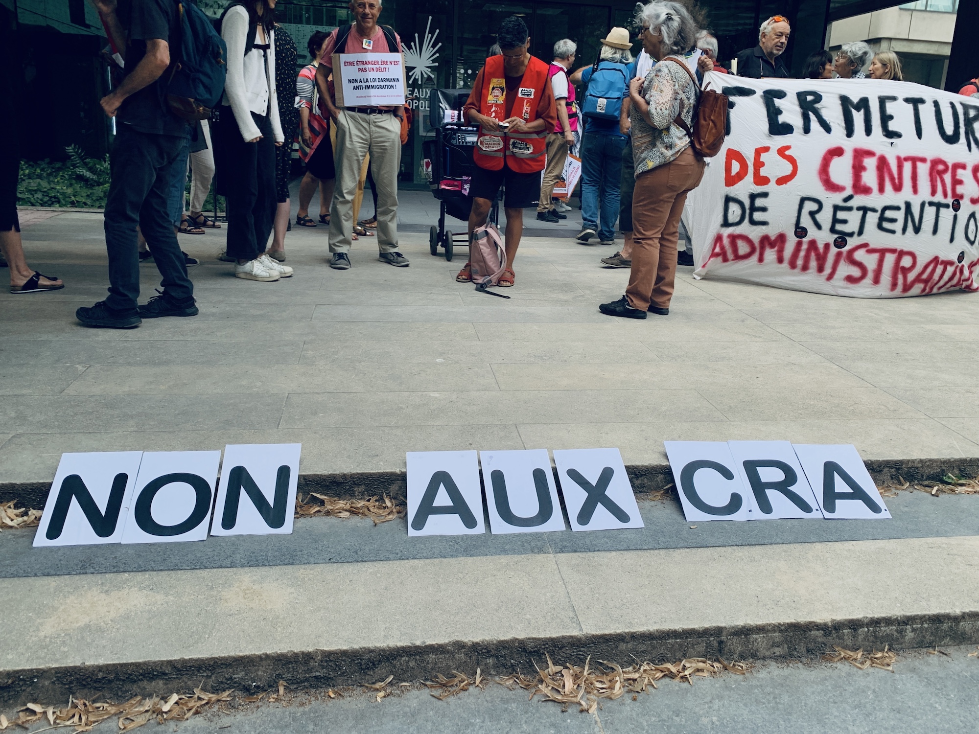 Les opposants explorent toutes les voies contre le centre de rétention des étrangers à Mérignac