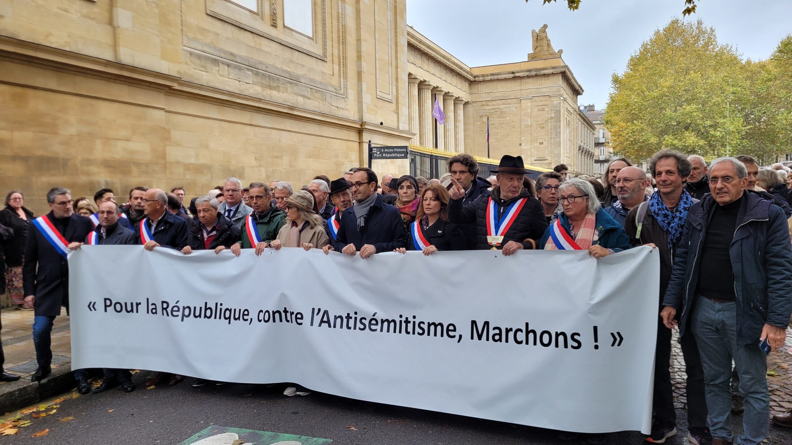 Contre l’antisémitisme, des milliers de manifestants transcendent les clivages à Bordeaux