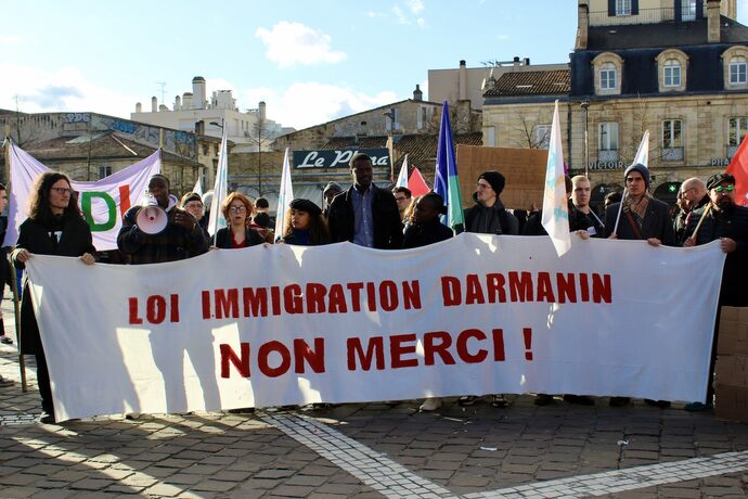 « Mêmes étudiants, mêmes droits » : 150 manifestants contre la loi immigration à Bordeaux