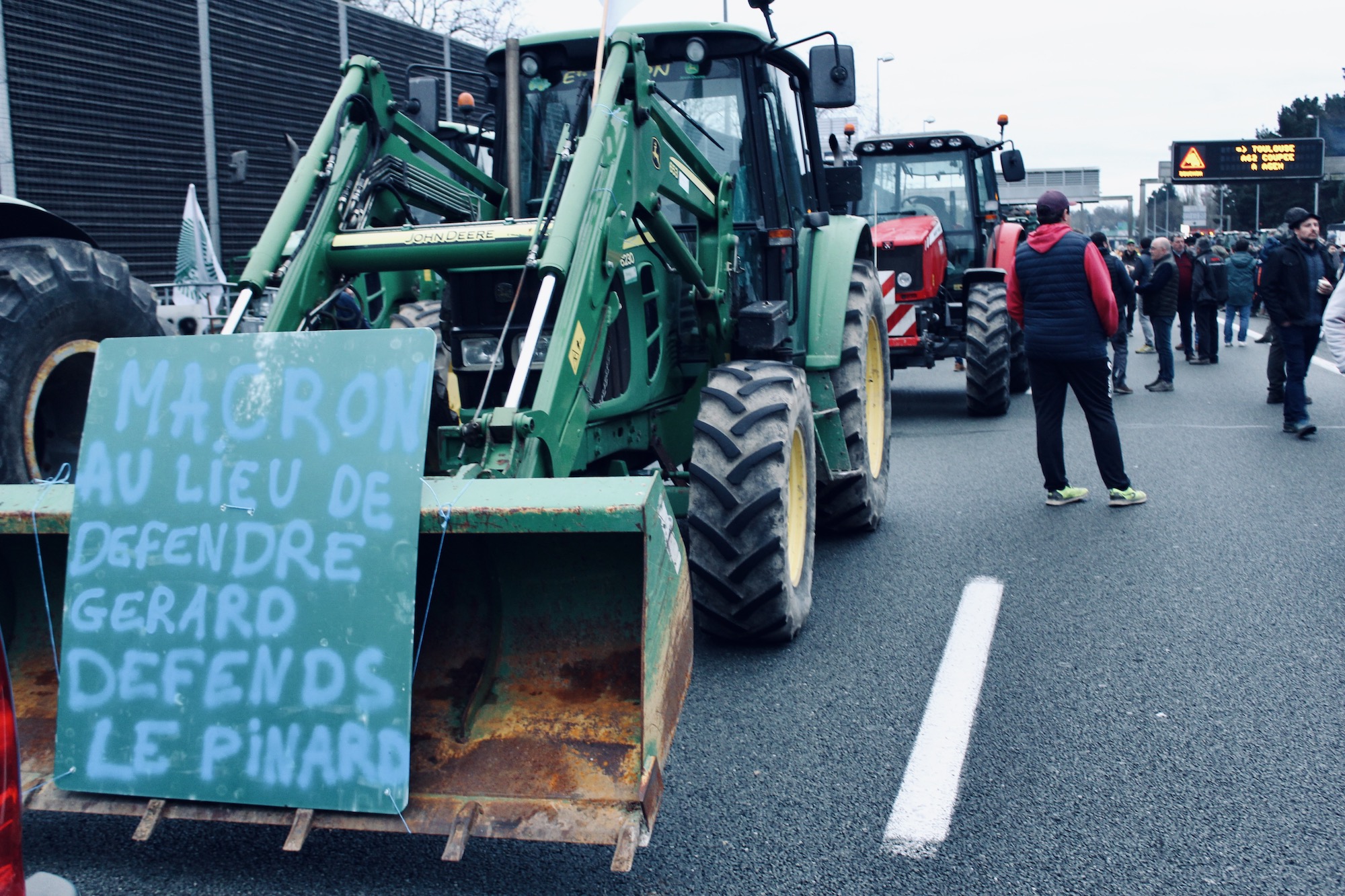 « On va finir par tous crever » : les agriculteurs girondins à bout sur la rocade de Bordeaux
