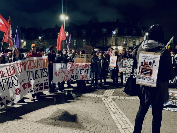 300 manifestants à Bordeaux contre la loi immigration « qui conserve le logiciel de l’extrême droite »