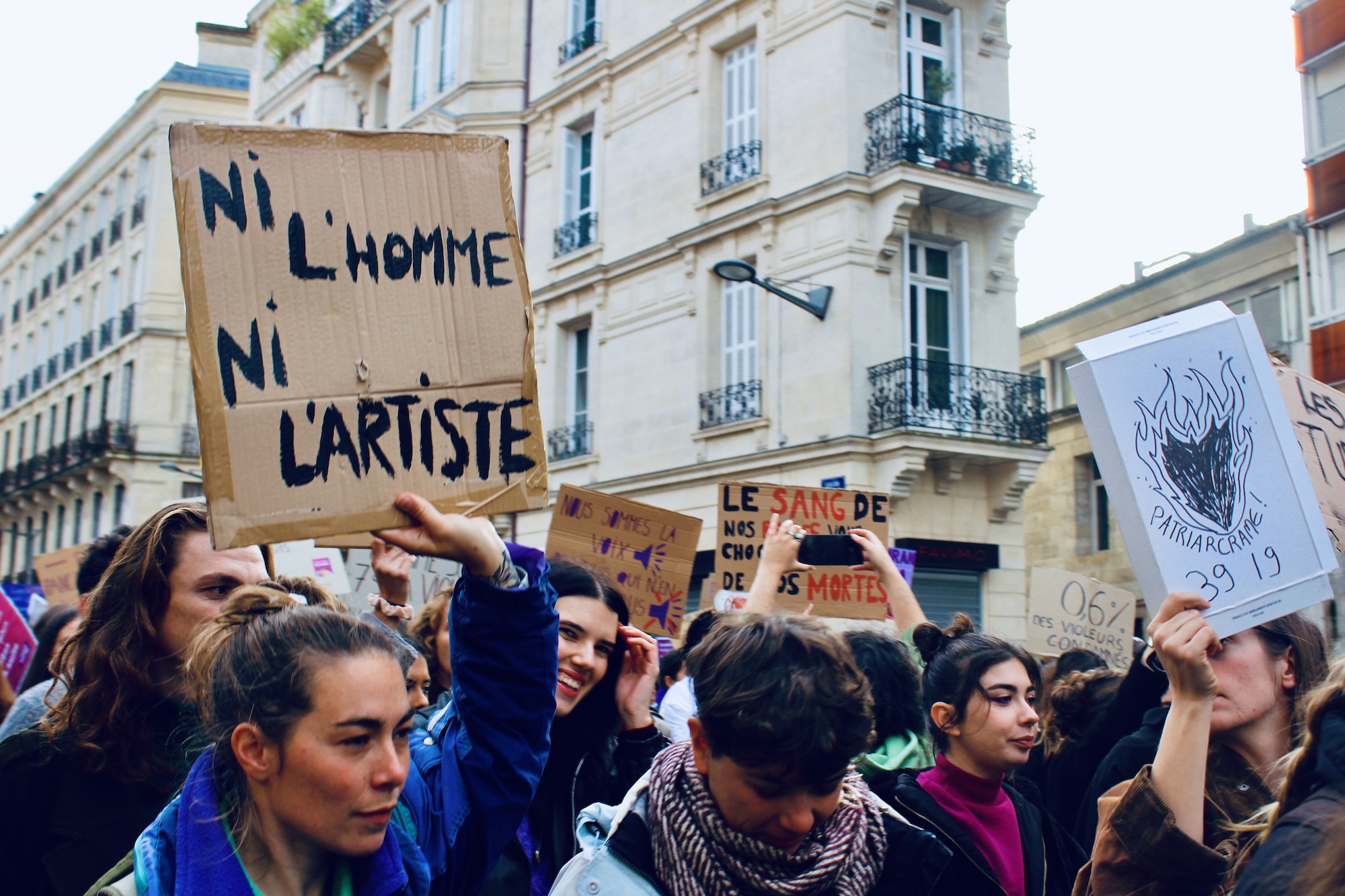 Le soutien de Macron à Depardieu « envoie un mauvais signal », s’indignent les voix féministes à Bordeaux