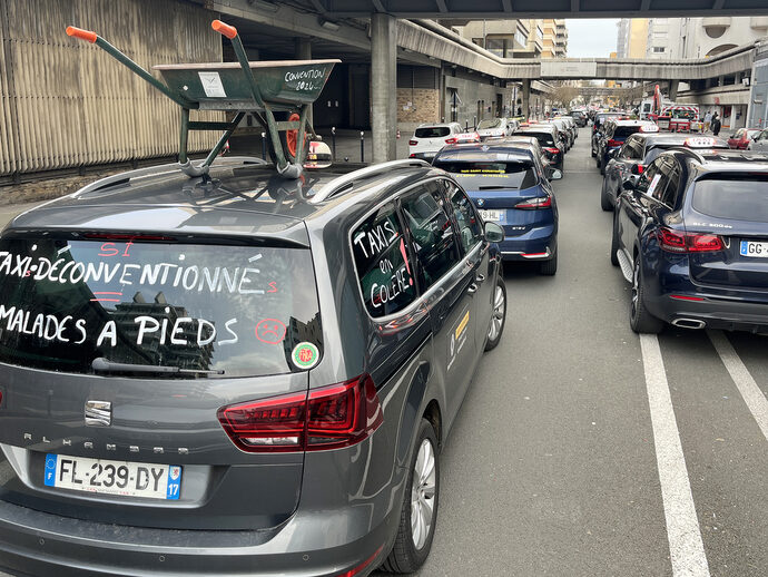 Les taxis aquitains repartent à vide après leur mobilisation à Bordeaux