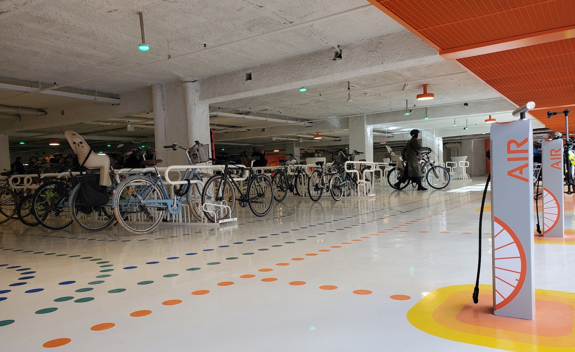 Des parkings vélos d’un genre nouveau ouvrent à Bordeaux
