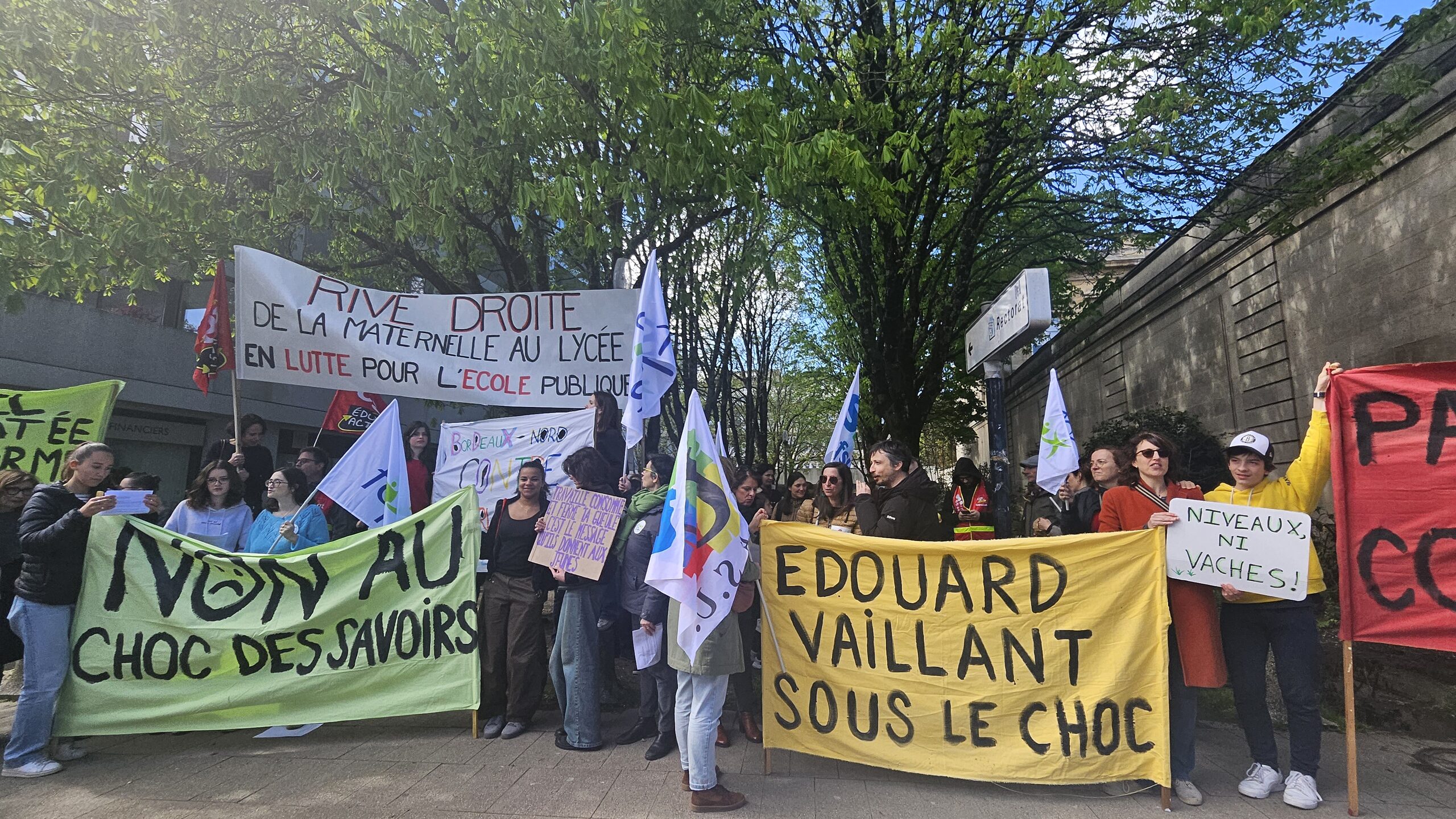Contre le « choc des savoirs », rassemblement et collèges morts en Gironde