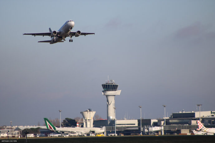 Qui veut réduire le nombre de vols à l’aéroport de Bordeaux Mérignac ?