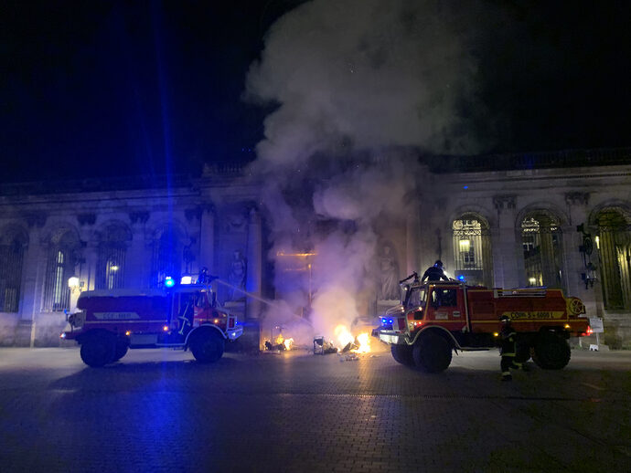 Jusqu’à 6 ans de prison ferme pour les incendiaires de la porte de la mairie de Bordeaux