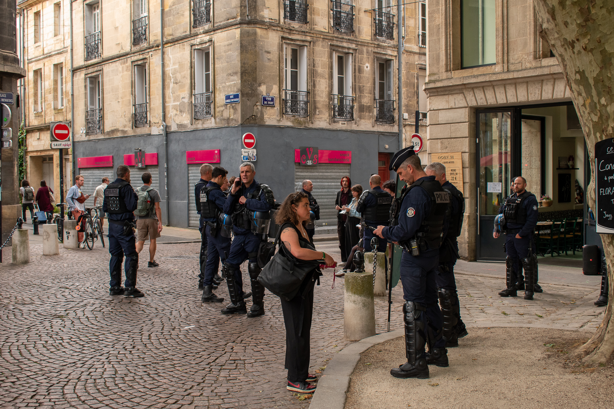 Un important dispositif policier empêche les rendez-vous contre l’extrême-droite à Bordeaux