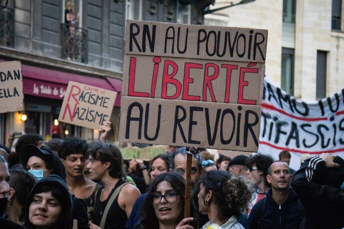 « Le pays gronde » : à Bordeaux, la jeunesse mobilisée contre l’extrême droite aux portes du pouvoir