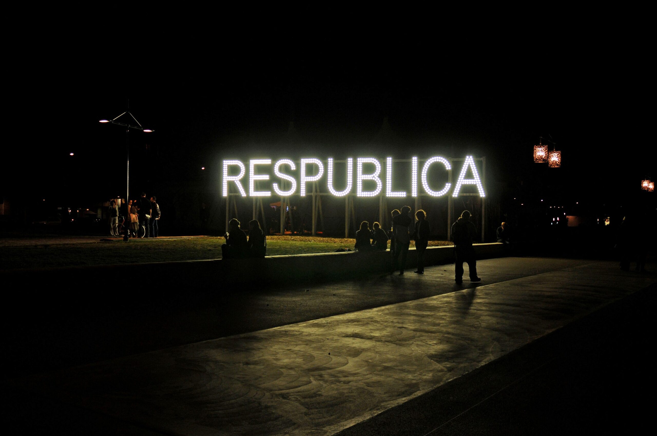 « Respublica » de Nicolas Milhé, installée sur le toit de la Base sous-marine