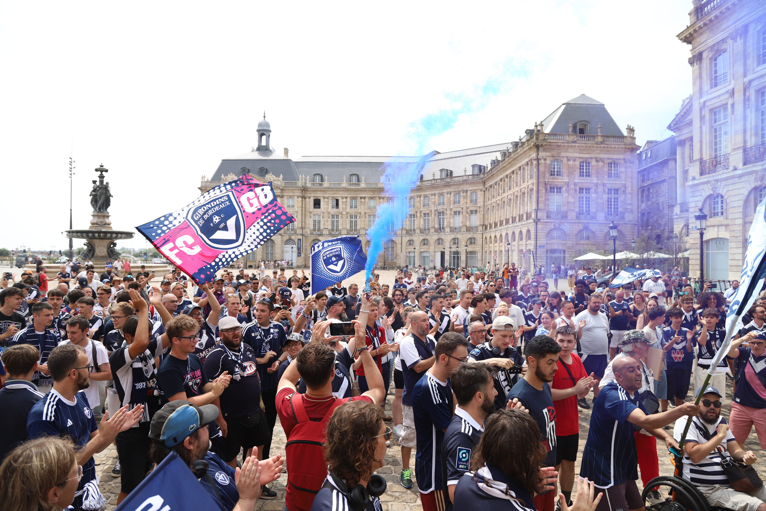 Girondins de Bordeaux en redressement judiciaire : un long après-midi d’attente pour les supporters