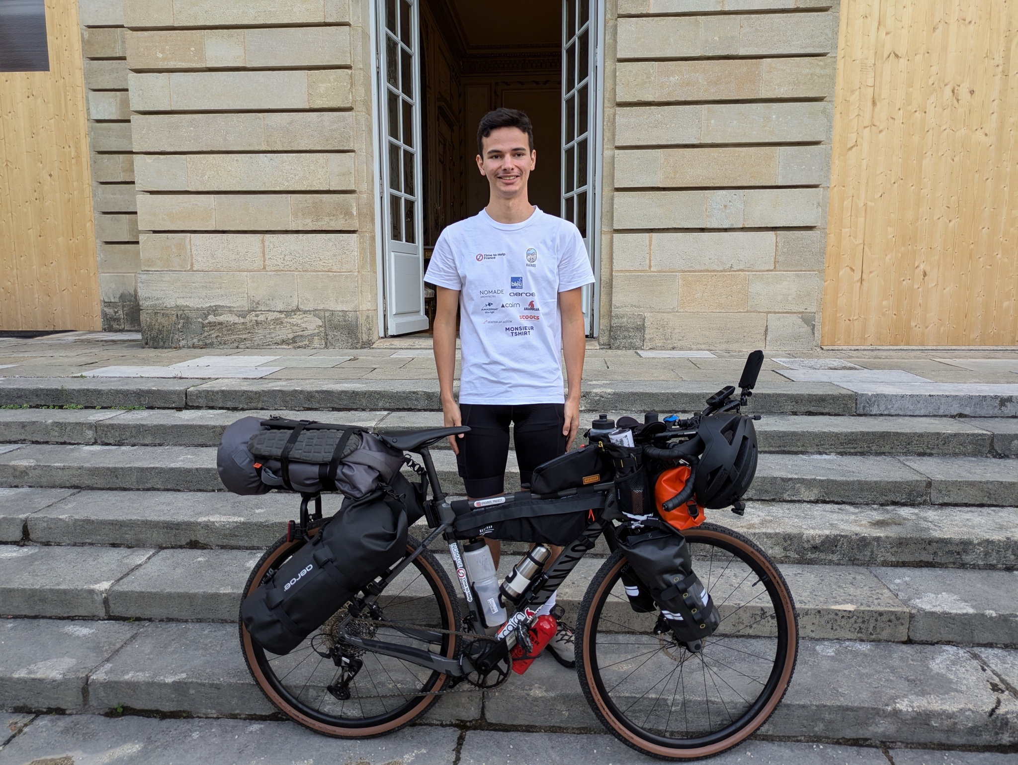 A 17 ans, Achille Delfour démarre son tour du monde à vélo depuis Bordeaux