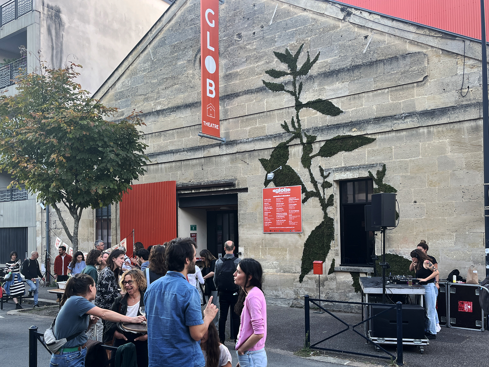 Yoann Lavabre, nouveau directeur du Glob Théâtre, lance sa première saison « miroir du monde »