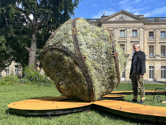 Johann Le Guillerm fait son cirque au Festival des arts de Bordeaux