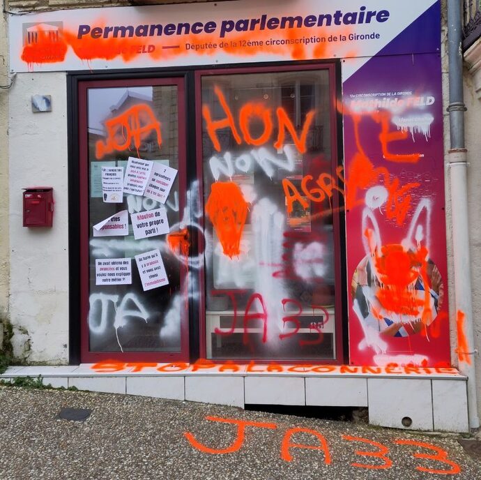 La FNSEA et les Jeunes agriculteurs vandalisent les permanences de plusieurs députés de Nouvelle-Aquitaine